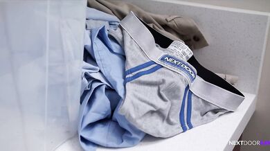 UNA BELLA SCOPATA IN LAVANDERIA