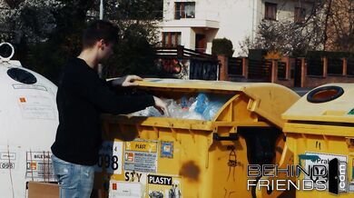 BEL RAGAZZO BRUNO VERSATILE INCULA E SI FA INCULARE