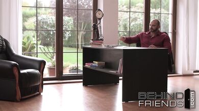 GLI PIACE FARLO CON L'AMICO DI PAPA'