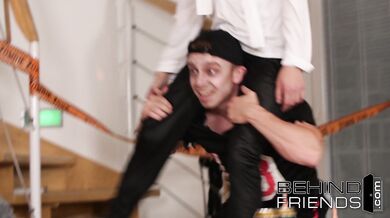 SCOPATA GAY IN MASCHERA