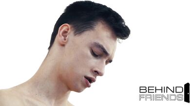 RAGAZZO SI MASTURBA UN GRAN BEL CAZZO