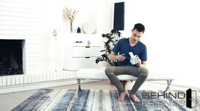 RAGAZZO SI MASTURBA UN GRAN BEL CAZZO