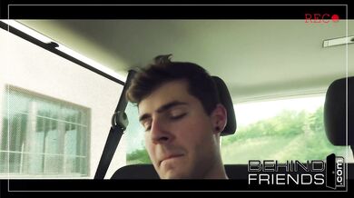 GRAN SCOPATA IN AUTO DI DUE BONAZZI DA PAURA