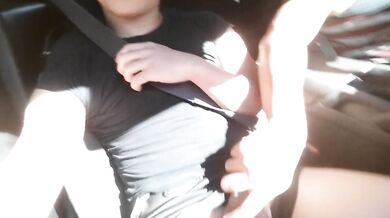 MI SEGA DURANTE UN GIRO IN AUTO