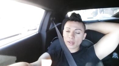 MI SEGA DURANTE UN GIRO IN AUTO