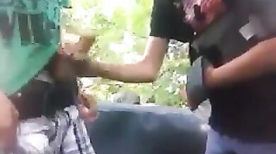 Coppia di amici gay scopa all'aperto