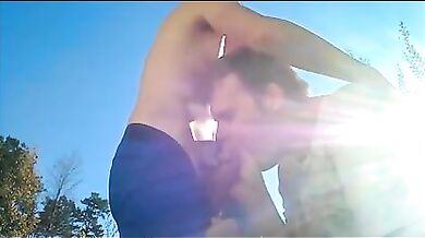 Il brunetto incula l'amico cicciottello all'aperto