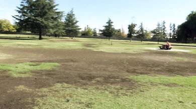 Ragazzo carino dotato fa sesso mercenario