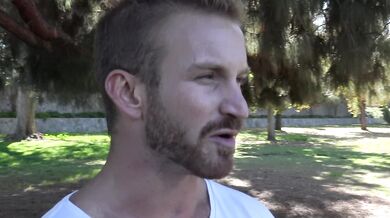 Etero si fa inculare e sborrare per soldi