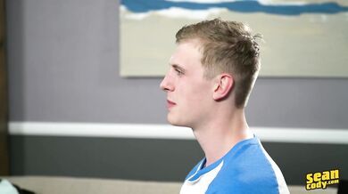 MICK SI SEGA E SBORRA SUL PAVIMENTO