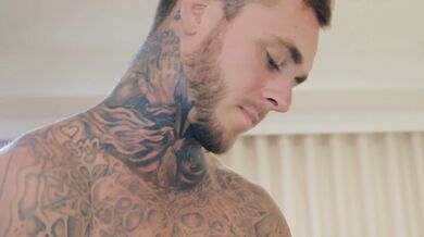 Bruno tarchiato si fa inculare duramente e sborrare