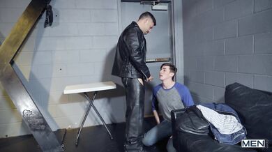 Figliastro scopato dal patrigno