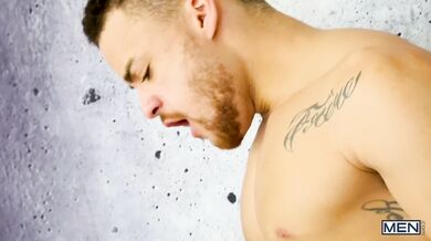 Bel giardiniere peloso dotato sexy