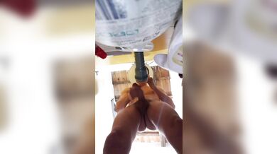 Ragazzo di 24 anni scopa un flashlight