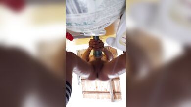 Ragazzo di 24 anni scopa un flashlight