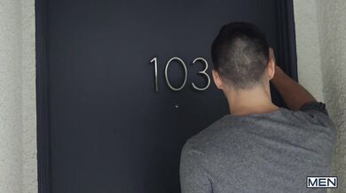 Bel ragazzo tuttofare gay per marito solo