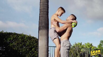Bruno tatuato fotte in culo l'amichetto