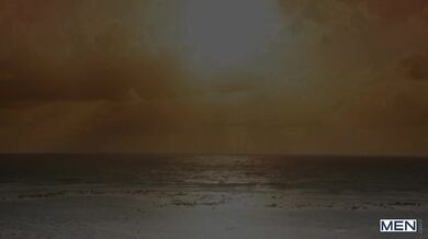 Passivo attraente concede il culo a bruno peloso