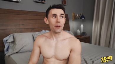 Inculato da muscoloso abbronzato