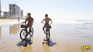 Fottuto per bene in culo da bel muscoloso cazzuto