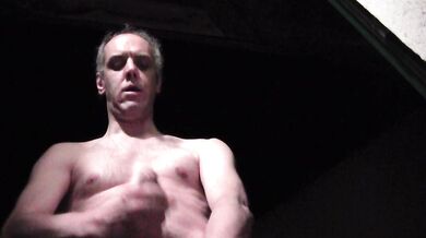 Sborrata notturna sul terrazzo di una camera d'albergo!