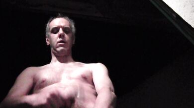 Sborrata notturna sul terrazzo di una camera d'albergo!