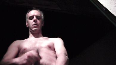 Sborrata notturna sul terrazzo di una camera d'albergo!