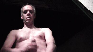 Sborrata notturna sul terrazzo di una camera d'albergo!