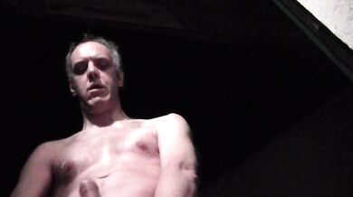 Sborrata notturna sul terrazzo di una camera d'albergo!