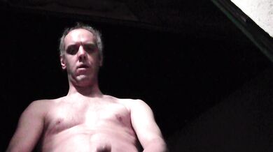 Sborrata notturna sul terrazzo di una camera d'albergo!