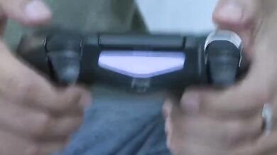 Twink latino pompa grosso cazzo e poi lo prende in culo