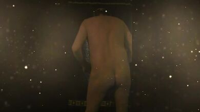 Mi piace esibirmi nudo