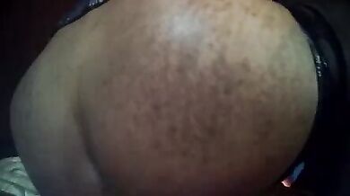 Kiko gioca con un dildo