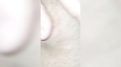 Mentre mi scopa io godo come una troia