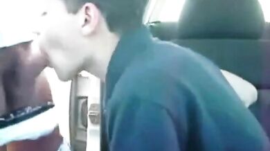 Gran pompino gay all'aperto