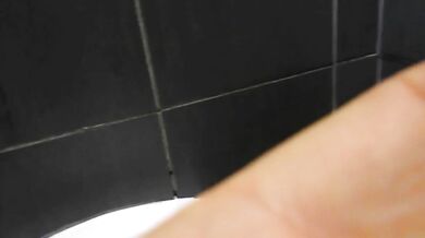 Andy succhia il cazzo a un rifugiato arabo