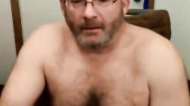 Bel papà peloso si sega