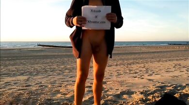 Nudo in spiaggia