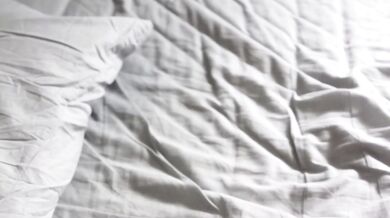 Twink si masturba e viene