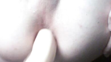 Twink usa la sborra come lubrificante