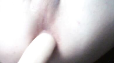 Twink usa la sborra come lubrificante