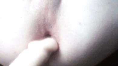 Twink usa la sborra come lubrificante