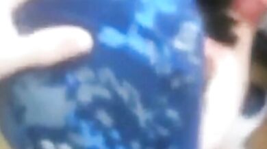 Gli piace succhiare il cazzo dei suoi amici