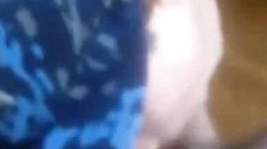 Gli piace succhiare il cazzo dei suoi amici