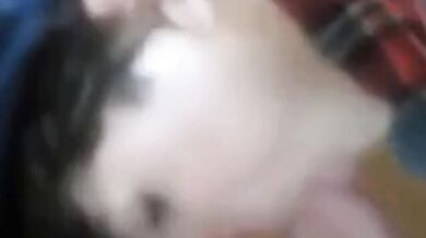 Gli piace succhiare il cazzo dei suoi amici