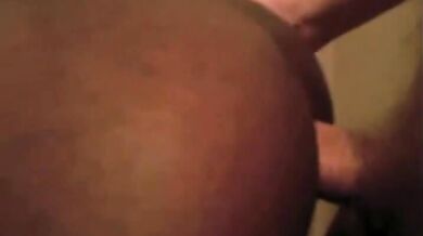 Schiavo nero  prende in culo cazzone bianco