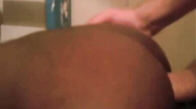 Schiavo nero  prende in culo cazzone bianco