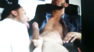 Pompino  a un cazzone nero di 12 pollici