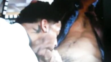 Pompino  a un cazzone nero di 12 pollici