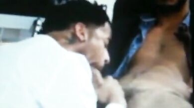 Pompino  a un cazzone nero di 12 pollici